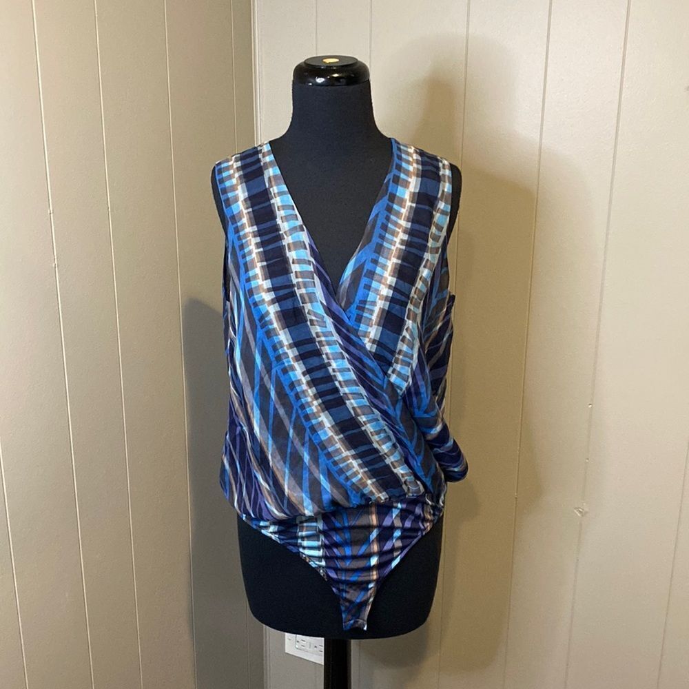 DKNY Women’s 10 Sleeveless Wrap Top Abstract Print Elastic Waist Thong Closure